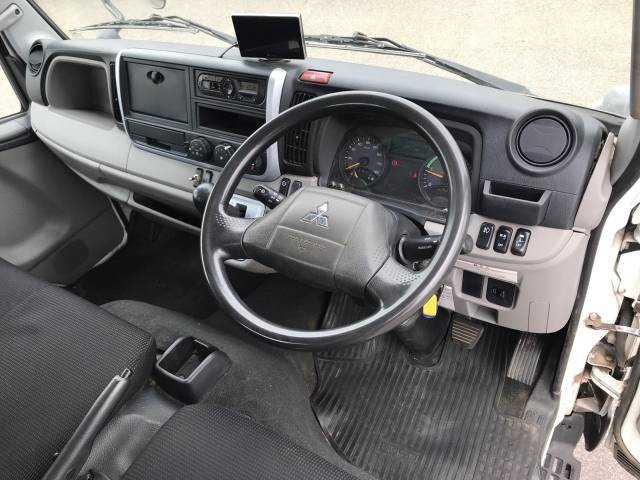 三菱ふそうキャンター平ボディ小型（2t・3t）[写真16]