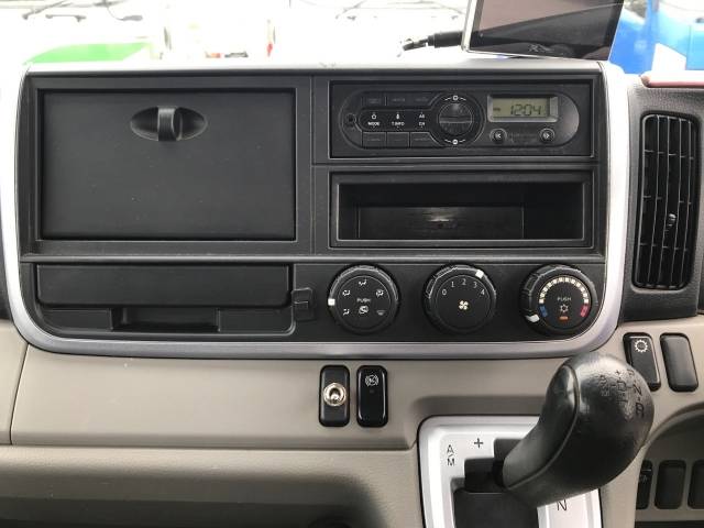 三菱ふそうキャンター平ボディ小型（2t・3t）[写真17]