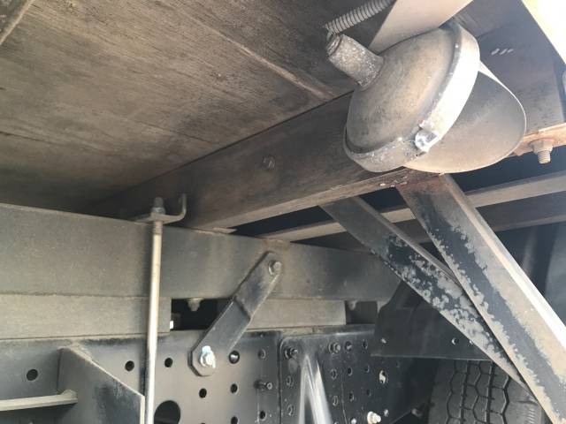 三菱ふそうキャンター平ボディ小型（2t・3t）[写真23]