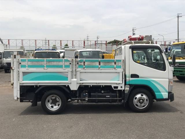 三菱ふそうキャンター平ボディ小型（2t・3t）[写真03]