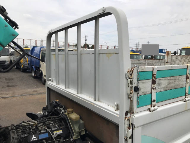 三菱ふそうキャンター平ボディ小型（2t・3t）[写真30]