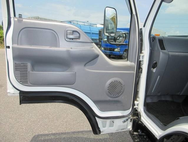 いすゞエルフ冷凍車（冷蔵車）小型（2t・3t）[写真15]