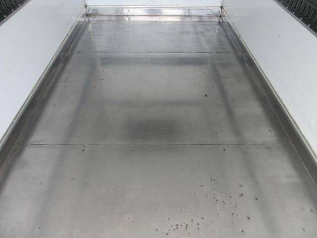 いすゞエルフ冷凍車（冷蔵車）小型（2t・3t）[写真21]