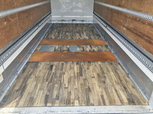 三菱ふそうファイターアルミウイング中型（4t）[写真18]