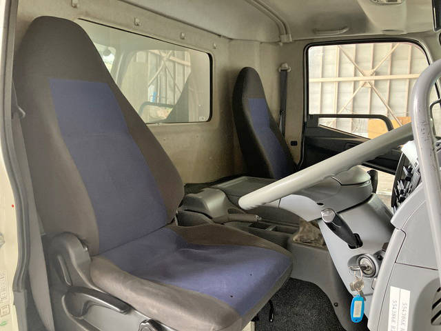 三菱ふそうファイターアルミウイング中型（4t）[写真30]