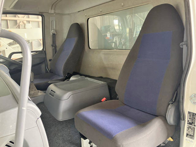 三菱ふそうファイターアルミウイング中型（4t）[写真32]