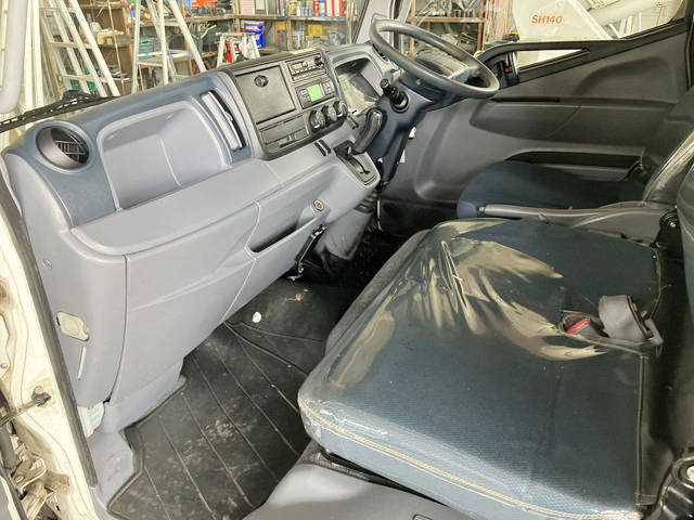 三菱ふそうキャンター冷凍車（冷蔵車）小型（2t・3t）[写真31]