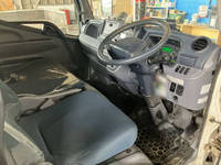 三菱ふそうキャンター冷凍車（冷蔵車）小型（2t・3t）[写真32]