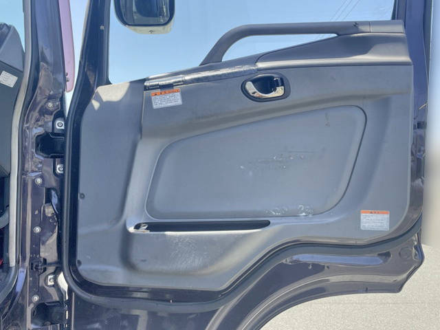 三菱ふそうスーパーグレート冷蔵冷凍ウイング大型（10t）[写真28]