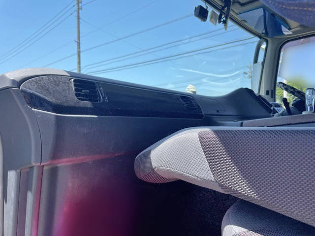 三菱ふそうスーパーグレート冷蔵冷凍ウイング大型（10t）[写真29]