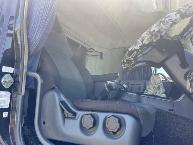 三菱ふそうスーパーグレート冷蔵冷凍ウイング大型（10t）[写真31]