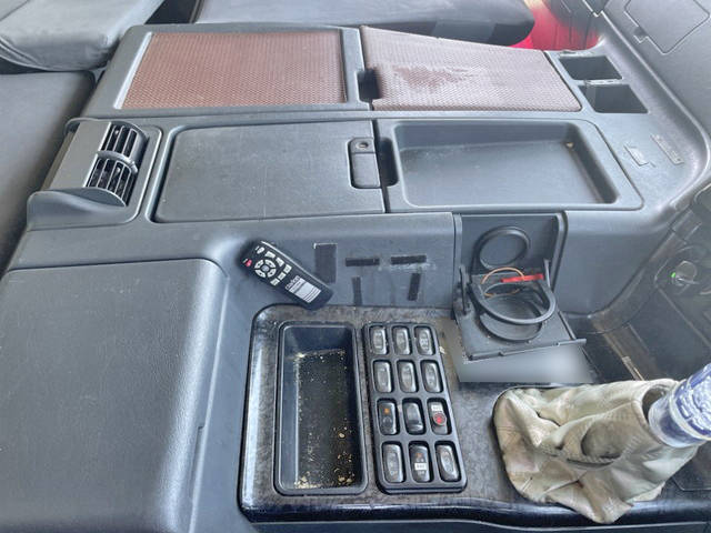 三菱ふそうスーパーグレート冷蔵冷凍ウイング大型（10t）[写真32]