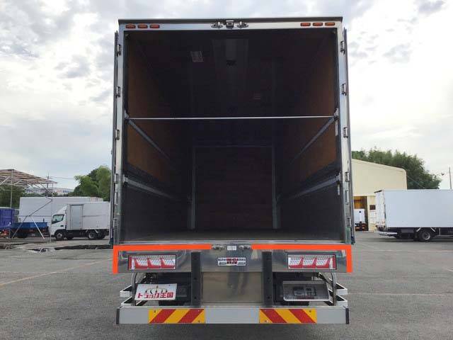 いすゞフォワードアルミウイング増トン（6t・8t）[写真11]