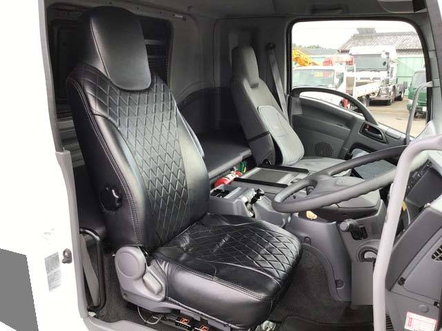 いすゞフォワードアルミウイング増トン（6t・8t）[写真28]