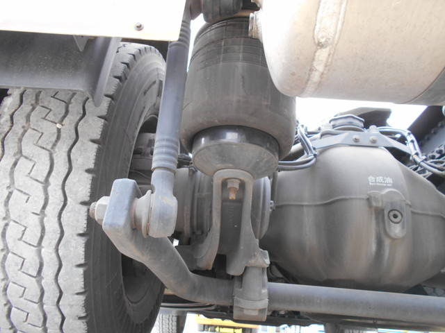 UDトラックスクオントレーラーヘッド（トラクターヘッド）大型（10t）[写真15]