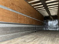 いすゞギガアルミウイング大型（10t）[写真12]