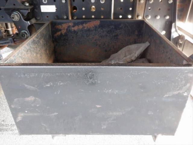 三菱ふそうキャンター平ボディ小型（2t・3t）[写真11]