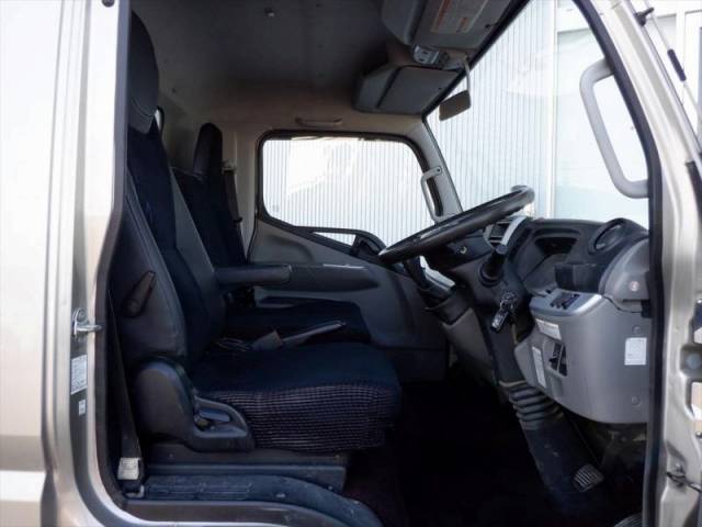 三菱ふそうキャンター平ボディ小型（2t・3t）[写真15]