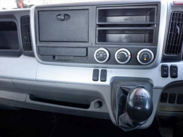 三菱ふそうキャンター平ボディ小型（2t・3t）[写真17]