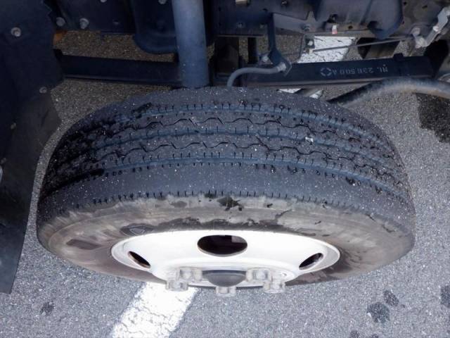 三菱ふそうキャンター平ボディ小型（2t・3t）[写真22]