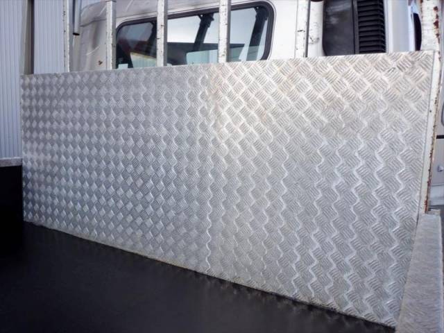 三菱ふそうキャンター平ボディ小型（2t・3t）[写真05]