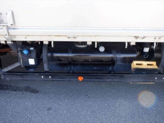 三菱ふそうキャンター平ボディ小型（2t・3t）[写真08]