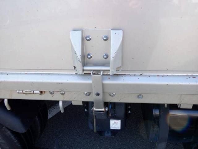 三菱ふそうキャンター平ボディ小型（2t・3t）[写真09]