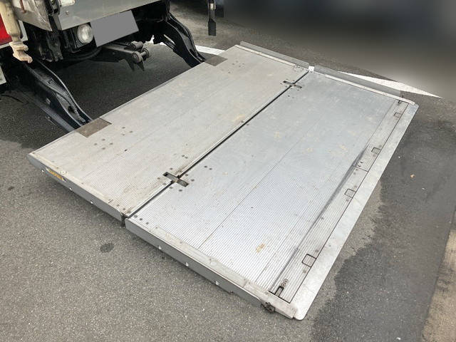 日野レンジャー冷凍車（冷蔵車）中型（4t）[写真12]