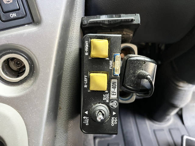 UDトラックスクオンダンプ大型（10t）[写真37]