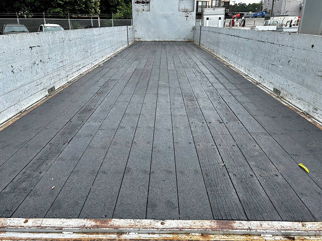 UDトラックスクオンアルミブロック大型（10t）[写真11]