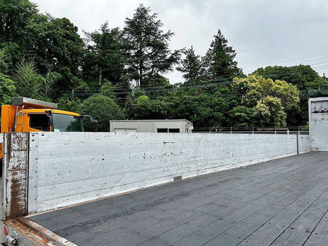 UDトラックスクオンアルミブロック大型（10t）[写真09]