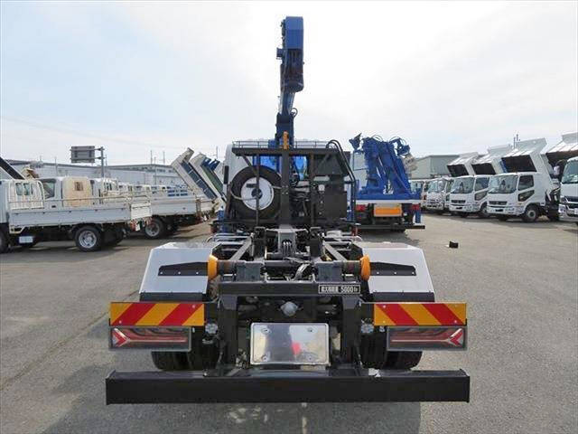 いすゞフォワードコンテナ専用車増トン（6t・8t）[写真04]