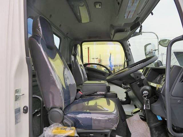 いすゞフォワードコンテナ専用車増トン（6t・8t）[写真09]