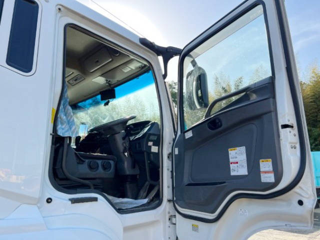 三菱ふそうスーパーグレートコンテナ専用車大型（10t）[写真18]