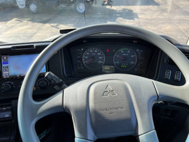 三菱ふそうスーパーグレートコンテナ専用車大型（10t）[写真21]