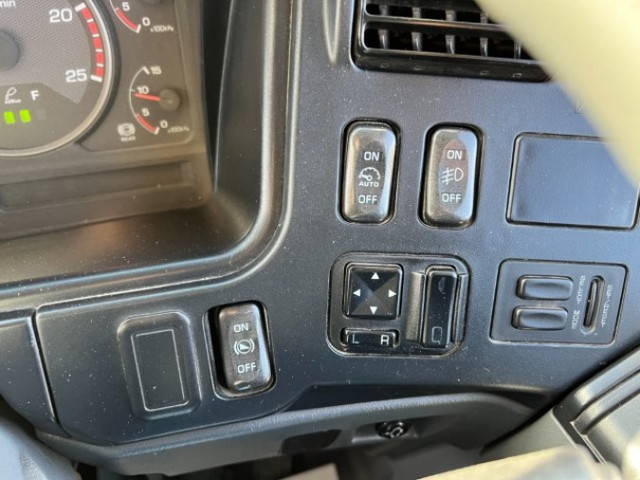 三菱ふそうスーパーグレートコンテナ専用車大型（10t）[写真24]