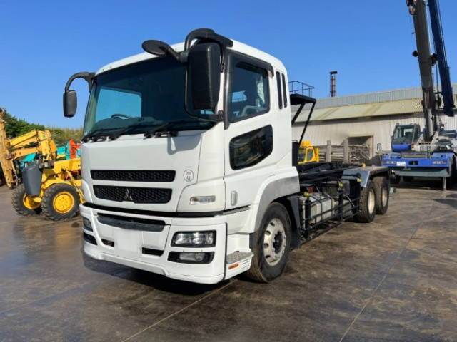 三菱ふそうスーパーグレートコンテナ専用車大型（10t）[写真03]