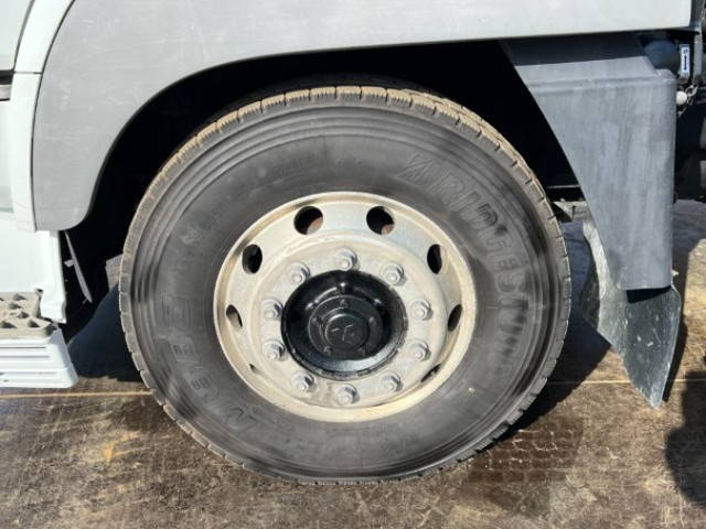 三菱ふそうスーパーグレートコンテナ専用車大型（10t）[写真09]