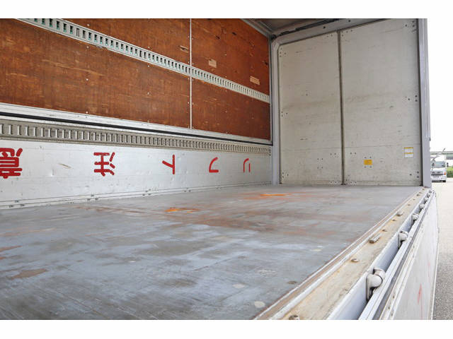 いすゞエルフアルミウイング小型（2t・3t）[写真10]