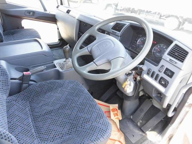 三菱ふそうファイターアルミバン中型（4t）[写真15]