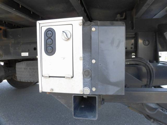 三菱ふそうファイターアルミバン中型（4t）[写真08]