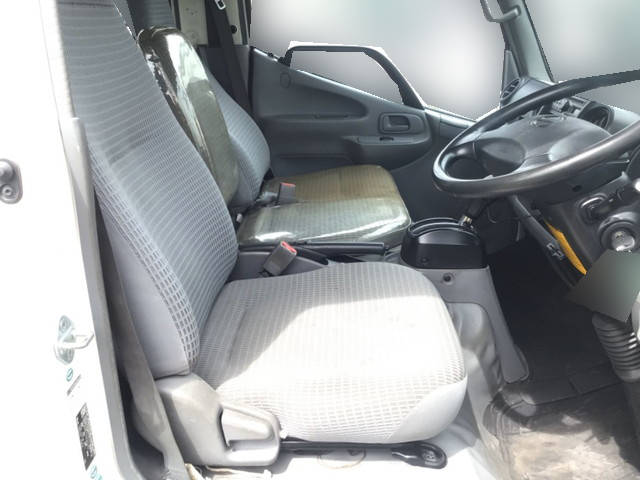 日野デュトロダブルキャブ（Wキャブ）小型（2t・3t）[写真18]