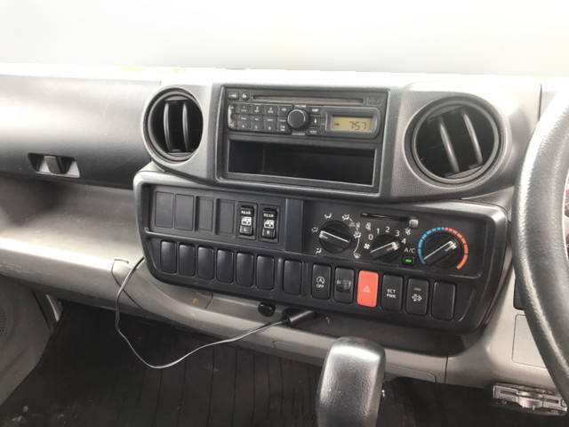 日野デュトロダブルキャブ（Wキャブ）小型（2t・3t）[写真23]