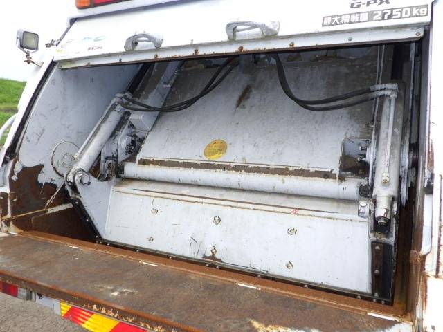 三菱ふそうファイターパッカー車（塵芥車）増トン（6t・8t）[写真06]