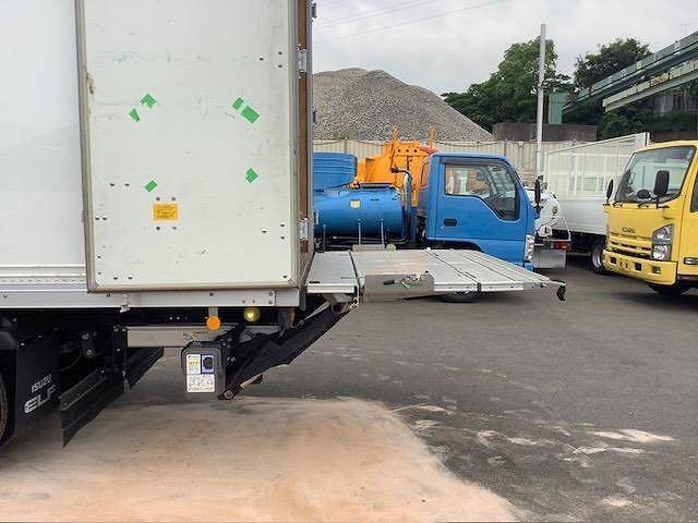 いすゞエルフパネルバン小型（2t・3t）[写真28]