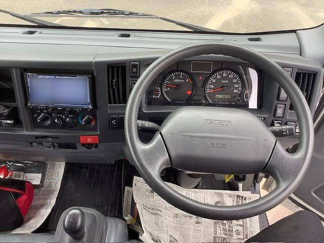 いすゞエルフパネルバン小型（2t・3t）[写真08]