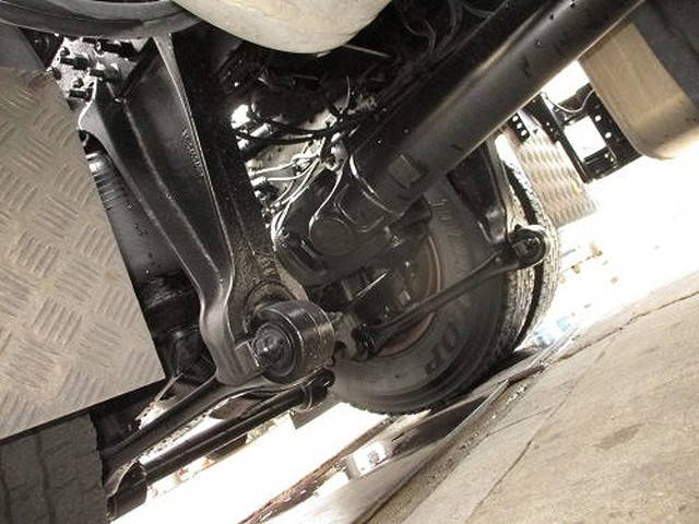 UDトラックスクオントレーラーヘッド（トラクターヘッド）大型（10t）[写真12]