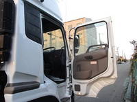 UDトラックスクオントレーラーヘッド（トラクターヘッド）大型（10t）[写真13]