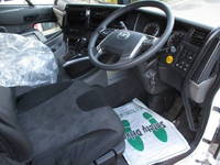 UDトラックスクオントレーラーヘッド（トラクターヘッド）大型（10t）[写真14]