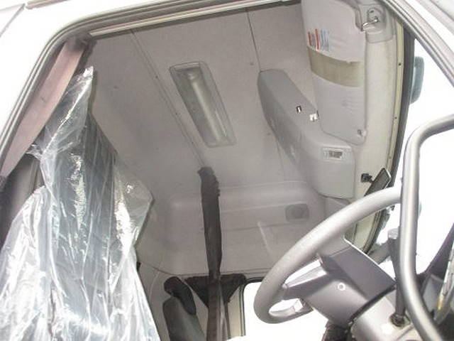 UDトラックスクオントレーラーヘッド（トラクターヘッド）大型（10t）[写真16]